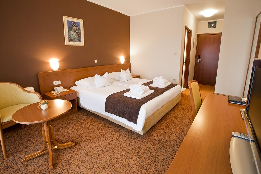 Spa & Wellness Hotel Pinia Malinska Room photo