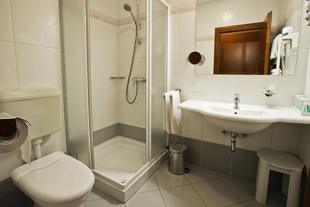 Spa & Wellness Hotel Pinia Malinska Room photo