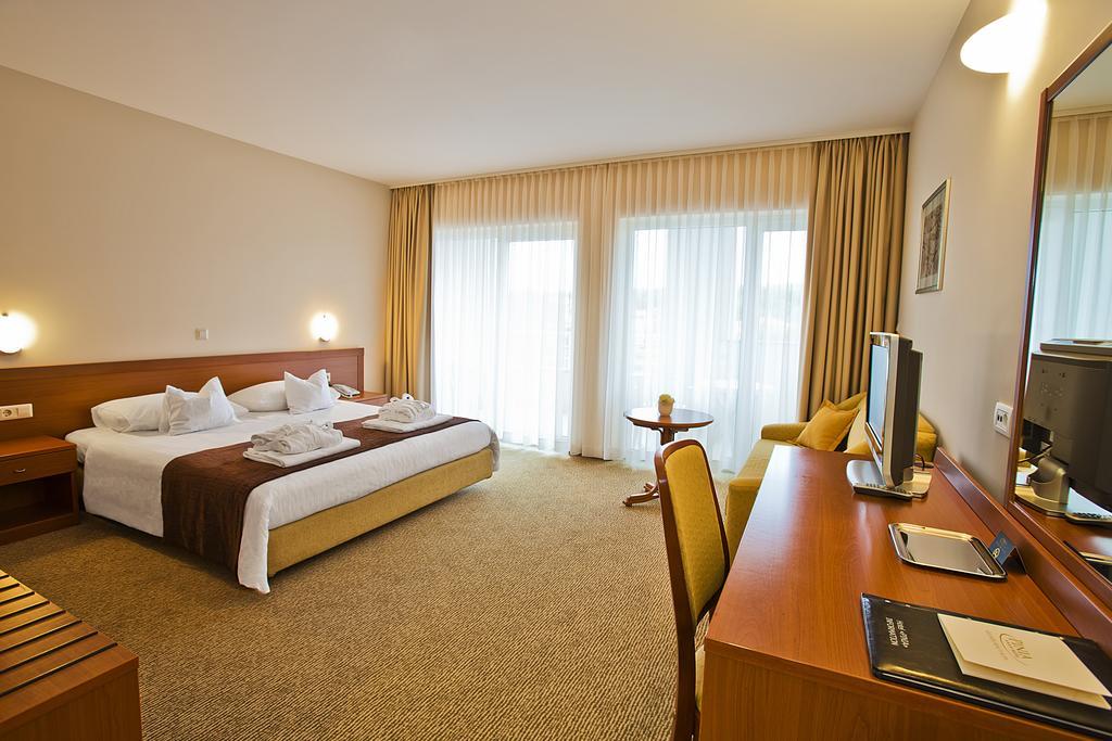 Spa & Wellness Hotel Pinia Malinska Room photo